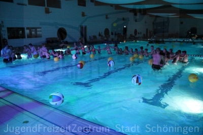 Badespaß im Schwimmbad mit Disko_24